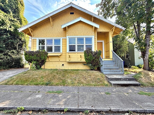 Building Photo - 4612 SE Taylor St