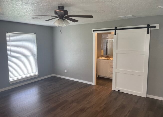 Photo - 1233 Crossroads Ct