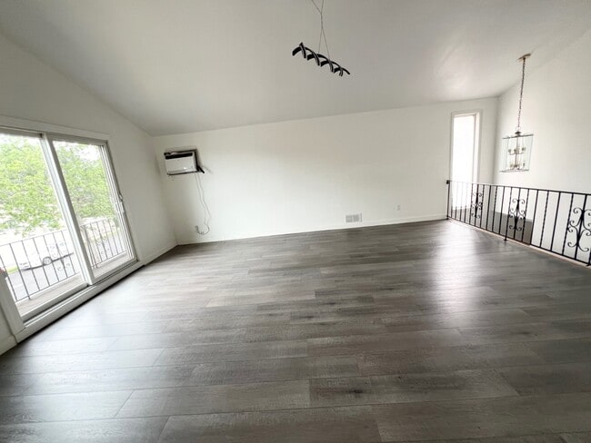 Building Photo - 156 Petrus Ave