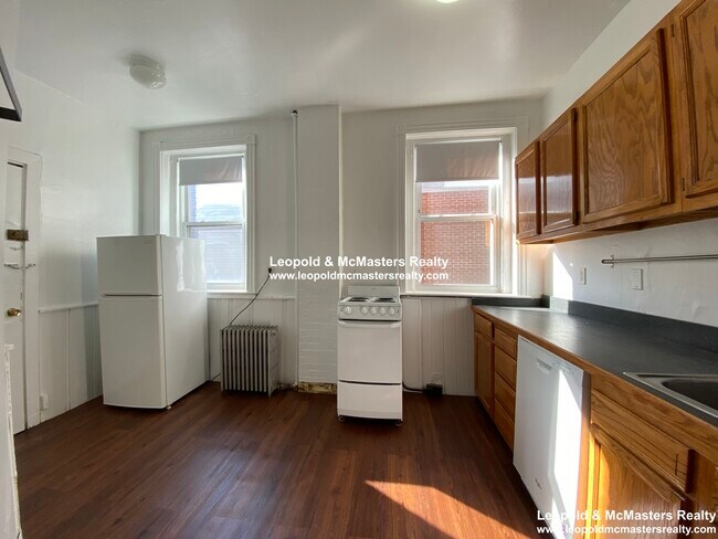 Photo - 1695 Beacon St