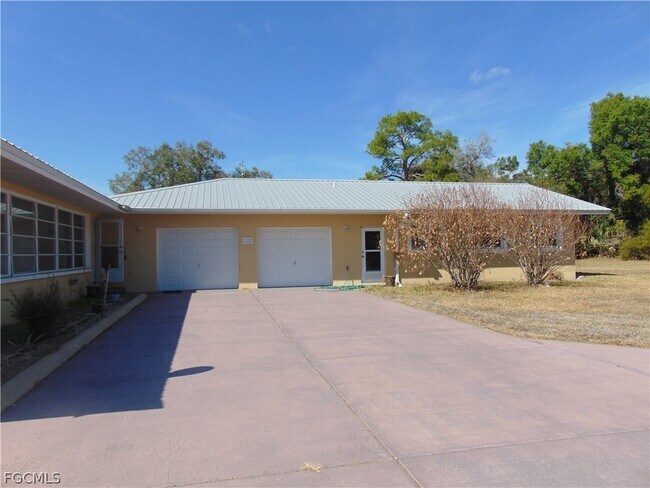 Photo - 1092 Riverbend Dr