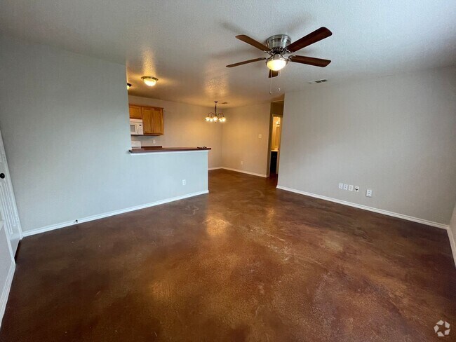 Building Photo - 8024-8026 W Elizabeth Ln Unit 8024 Rental