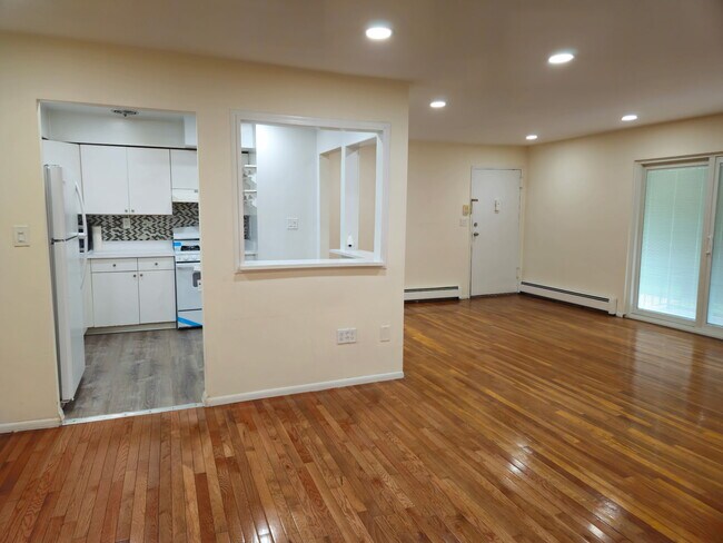 Building Photo - 366 Hoover Ave Unit Whitestone Gardens