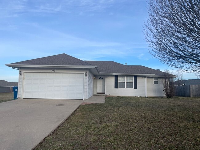 Building Photo - 3 Bedroom Home in Clever Available Now!