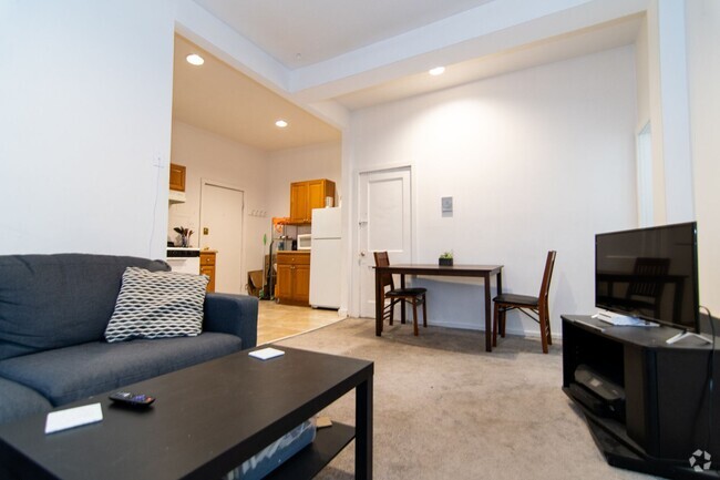 Building Photo - Sought After Neighborhood Rental