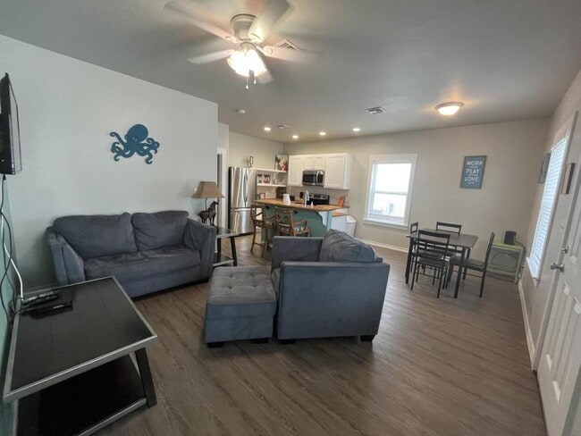 Photo - 4212 TX-35 BUS