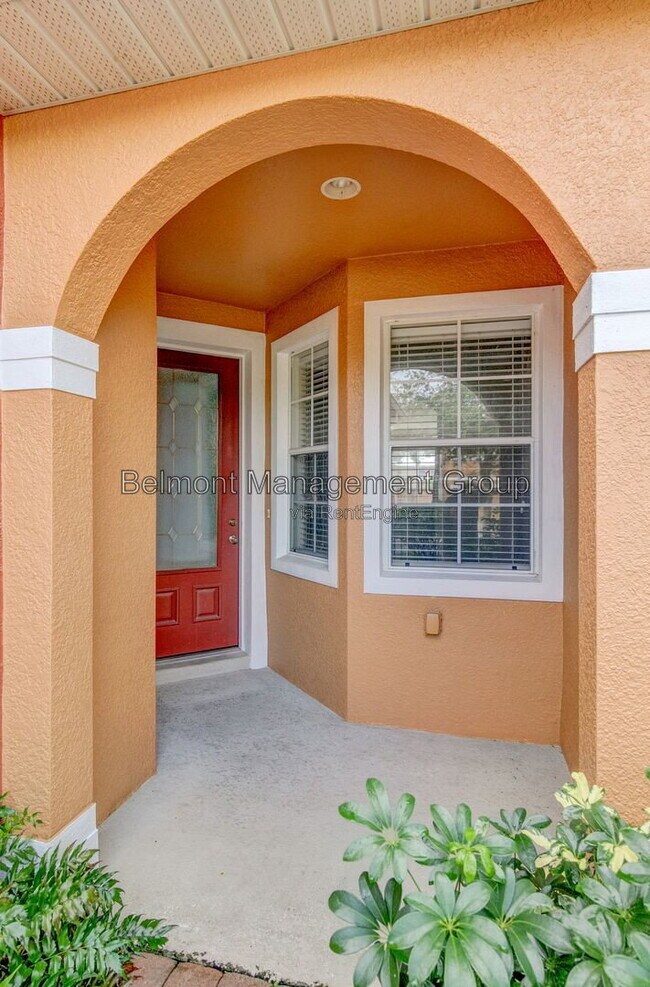 9426 Silver Buttonwood St