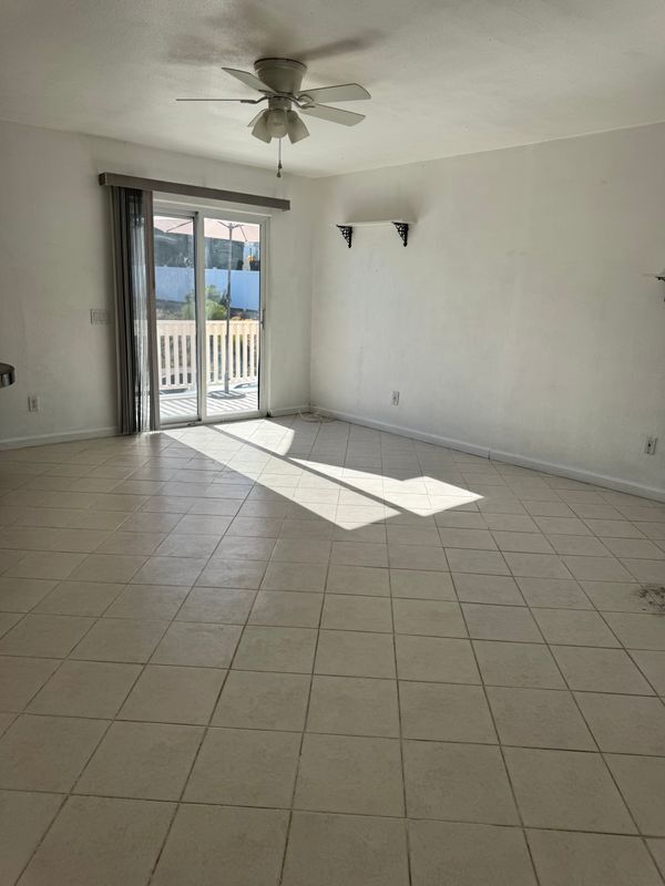 1511 Maxwell Ln