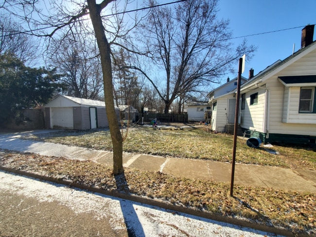 601 Lathrop St