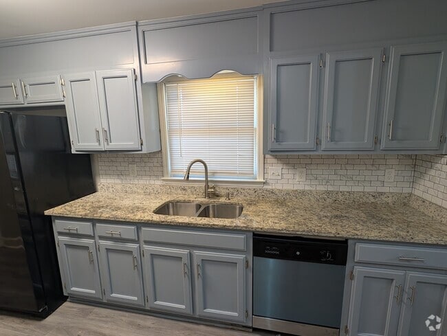 Building Photo - 238 Pine Ridge Rd Rental