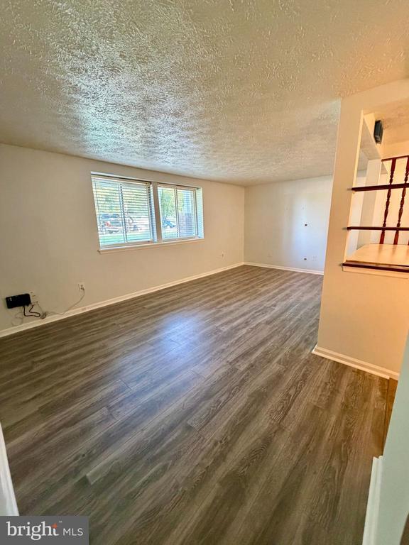 Building Photo - 8030 Abbey Ct Unit B