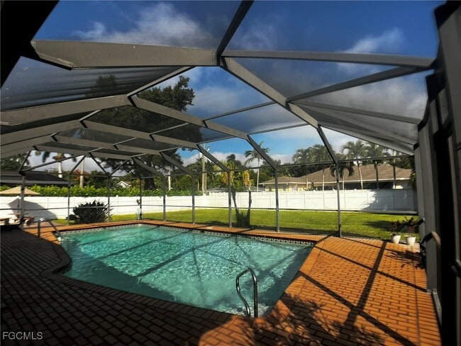 Building Photo - 1263 Caloosa Dr