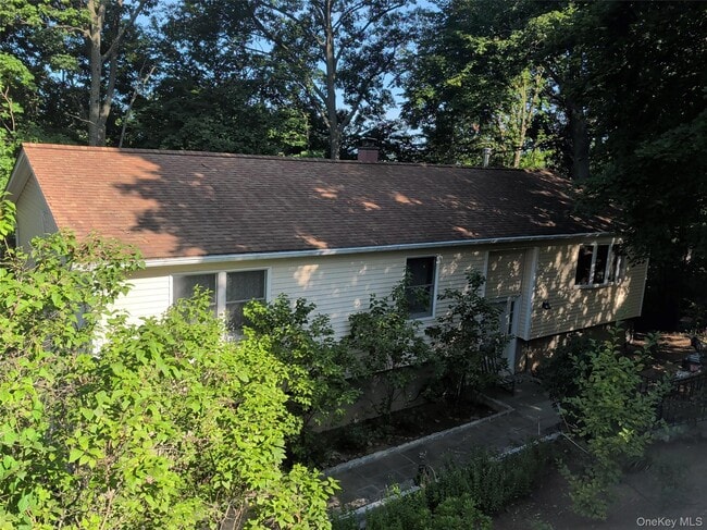 Building Photo - 32 Springwood Ave