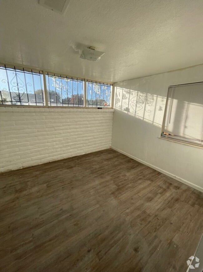 Building Photo - 812 Ortiz Dr SE Unit Apt. 2