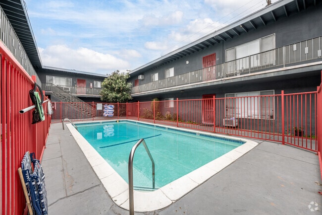 Swimming Pool - Palmer Park Terrace
