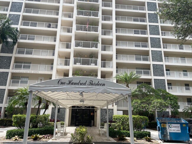 Photo - 3520 Oaks Way Unidad 208 Rental