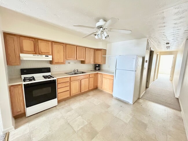 Photo - 1543 S Charles St Apartment