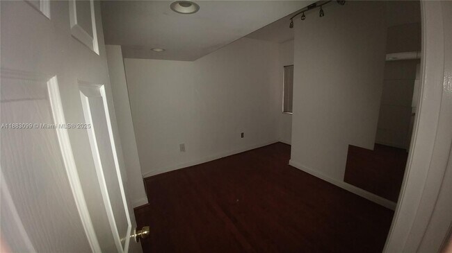 Photo - 1341 Meridian Ave Unidad 102