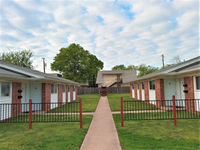 Photo - 9909 E 12th St