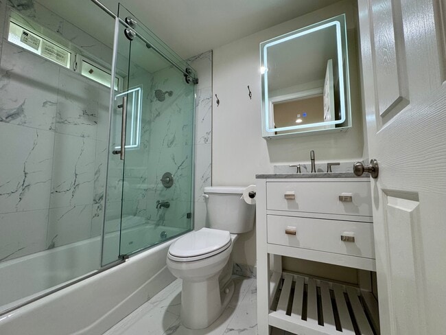 Master Bath - 2245 Meadowvale Ave