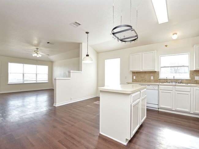 Photo - Beautiful 4 Bedroom / 2 Bath Home in Eagle’s Landing Subdivision