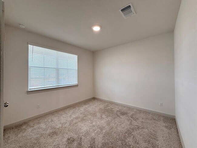 Photo - 402 Barton Creek Ln