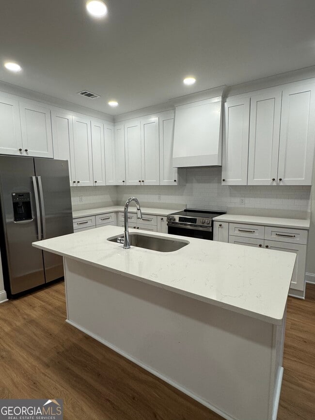 101 Longpoint Dr