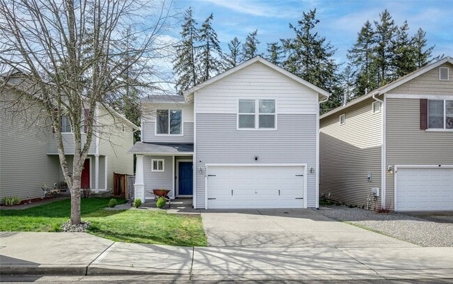 Building Photo - Large 3 bedroom pet friendly home at a gre...