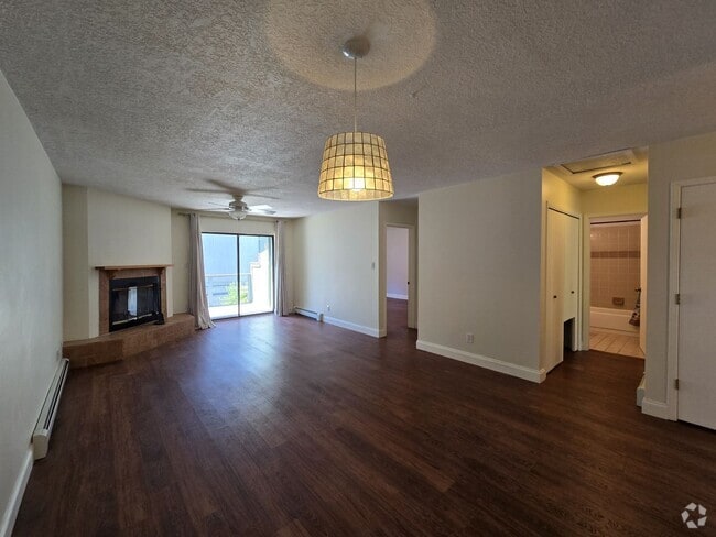 Building Photo - 1300 Iris St Rental