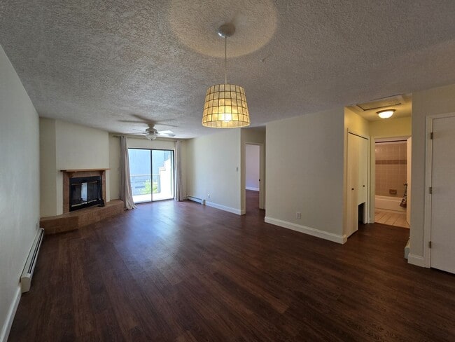 Building Photo - 1300 Iris St Rental