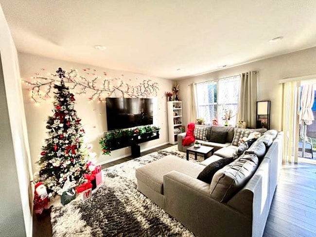 Photo - 926 Bradley St NE