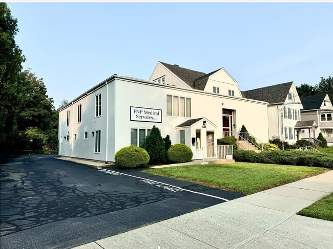 Building Photo - 425 Montauk Ave Unit 3