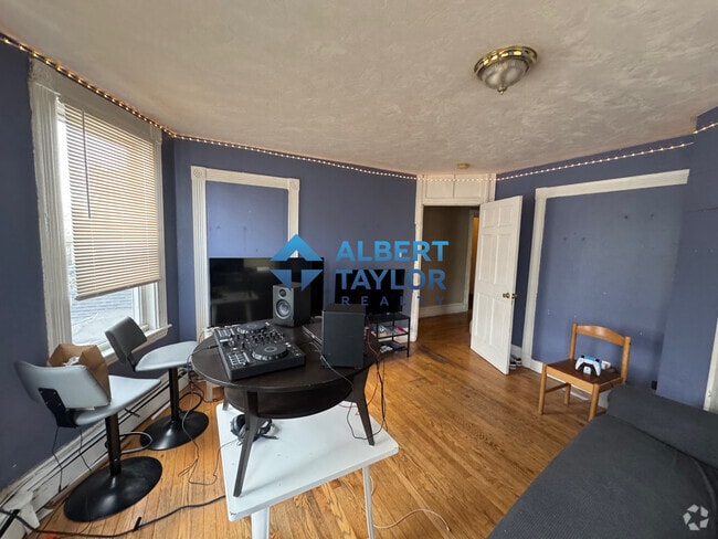 Building Photo - 8 Eldora St Unit 2 Rental