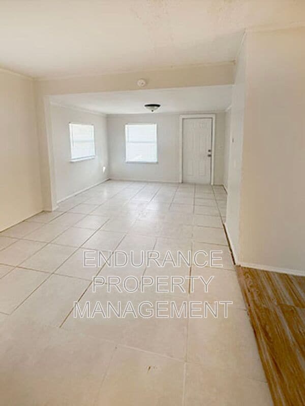 Photo - 150 W 15th St