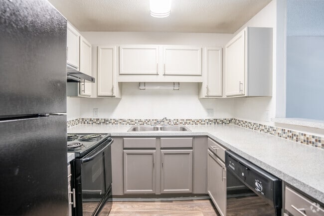 1BR, 1BA - 700SF - Kitchen - Elevate Twenty Three