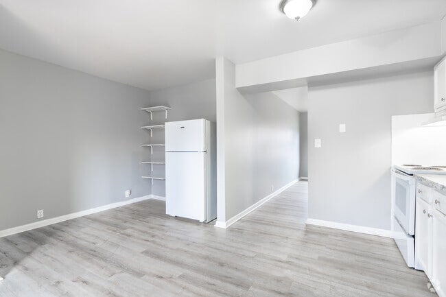 2BR, 1BA - 900SF - Kitchen