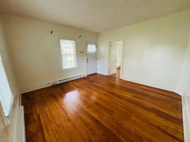 Photo - 925 Forest St