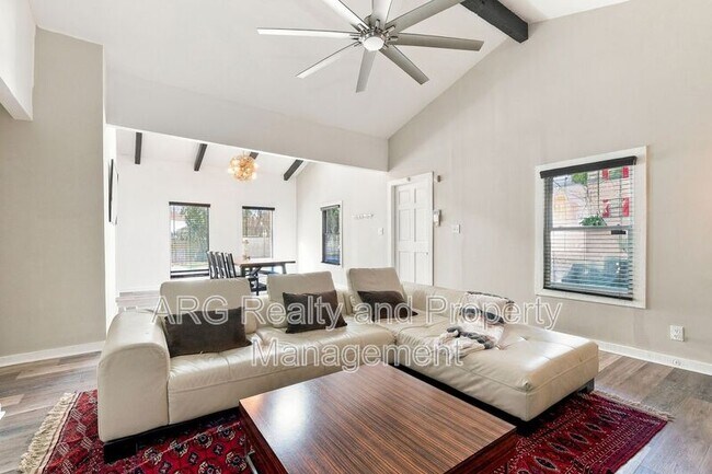 Photo - 1014 Curran St NW