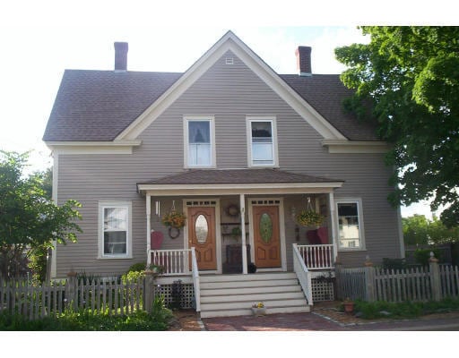 Exterior Left Rental - 207 Peach St