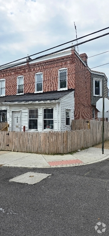 Building Photo - 200 E 24th St Rental
