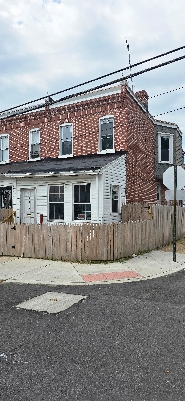 Building Photo - 200 E 24th St Rental