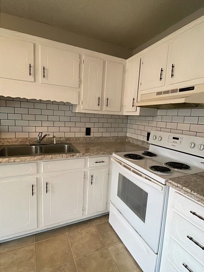 Photo - 2 Bedroom 1.5 Bath Townhome