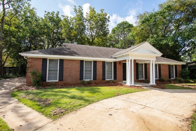 Photo - ** 4 bed 2 bath located by Montgomery Academy ** Call 334-366-9198 for a self showing