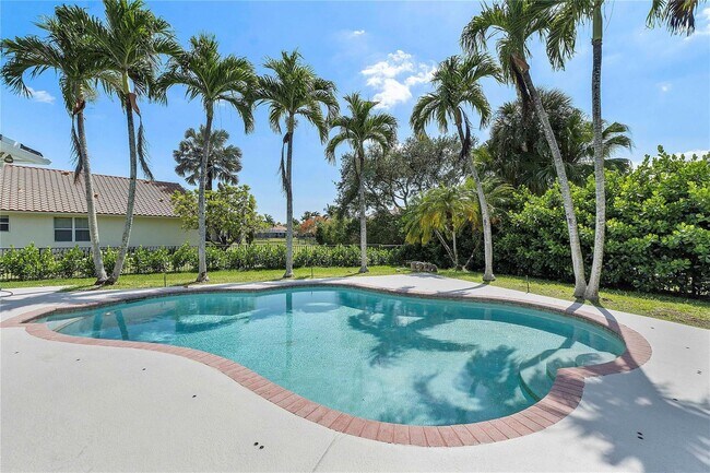 Photo - 410 Sabal Way