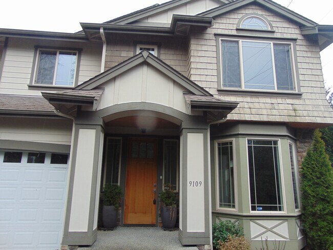 Photo - 4+ Bedroom/2.5 Bath Luxury Kirkland Home.  Spacious Home, Rose Hill Area!  A Must See!