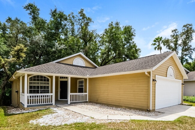 996 Maple Ct