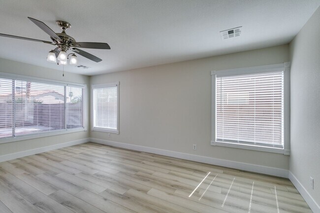 Photo - WHITNEY RANCH FRESHLY UPDATED 4 BEDROOM HOME WITH LARGE BACKYARD