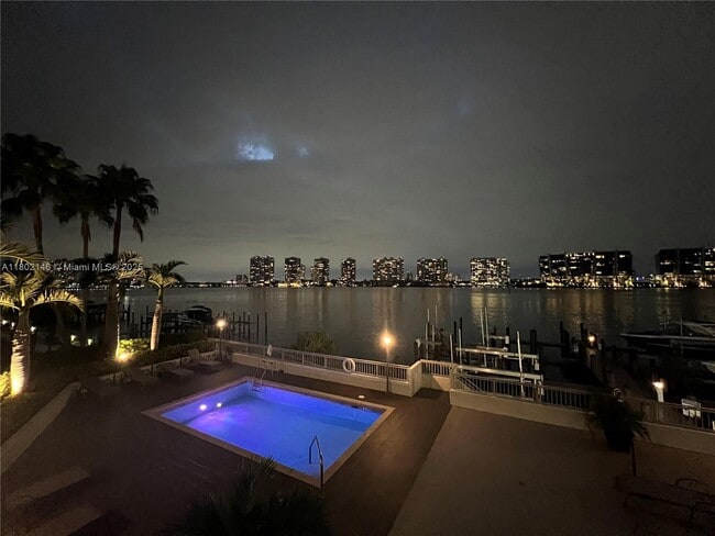 Photo - 18000 N Bay Rd Unidad 204