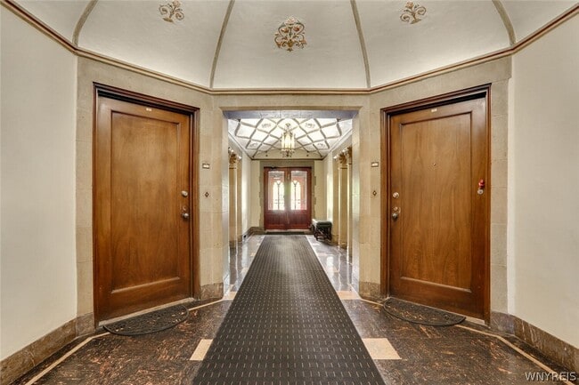 Photo - 800 W Ferry St