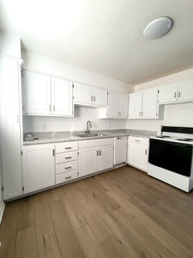 Photo - 135 Mather Cir